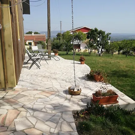 Дом отдыха Casa Do Pinheiro Near Obidos With Garden Carvalhal (Leiria)