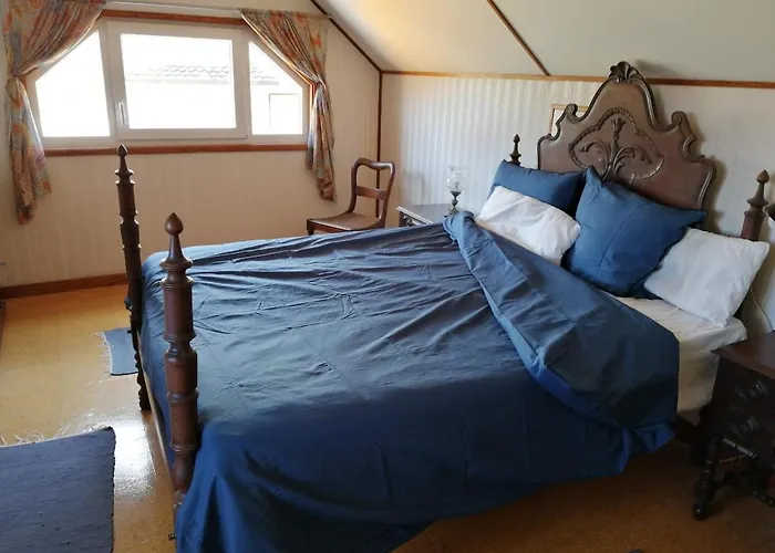 Casa Do Pinheiro Near óbidos With Garden Carvalhal (Leiria)